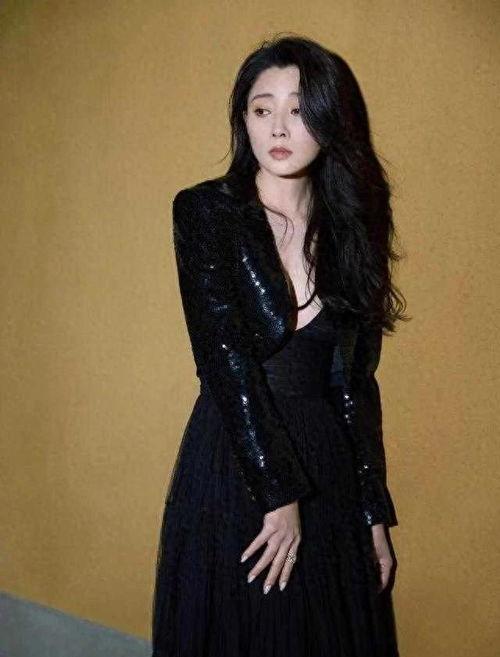 前凸后翘的中国女明星,揭秘前凸后翘的中国女明星风采”